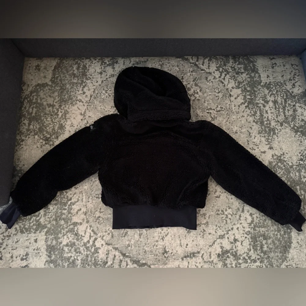 Women's Black Alo Foxy Sherpa Jacket, Small - Picture 5 of 7